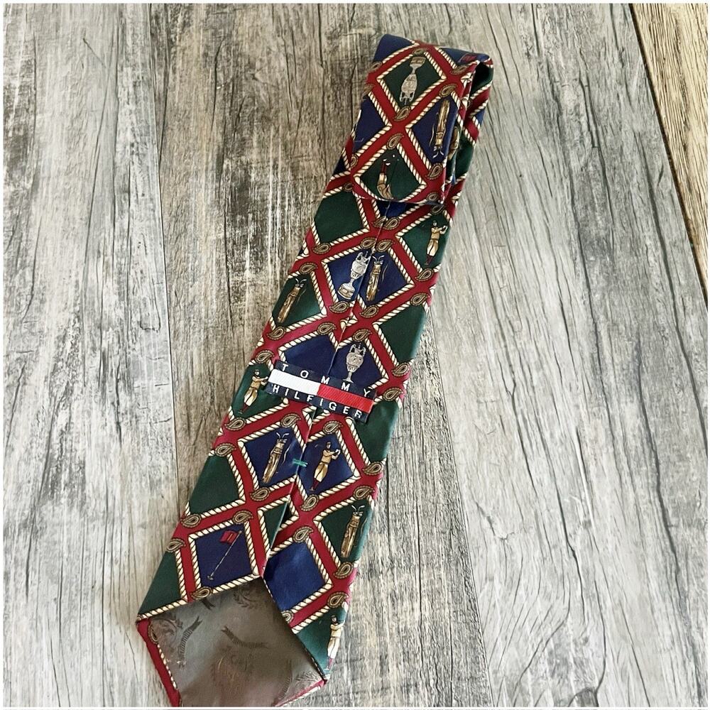 Tommy Hilfiger Vintage 100% Silk Necktie Men Golf Country Club Crest Preppy - Picture 3 of 8